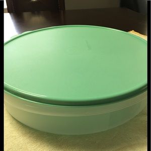 Tupperware round container
